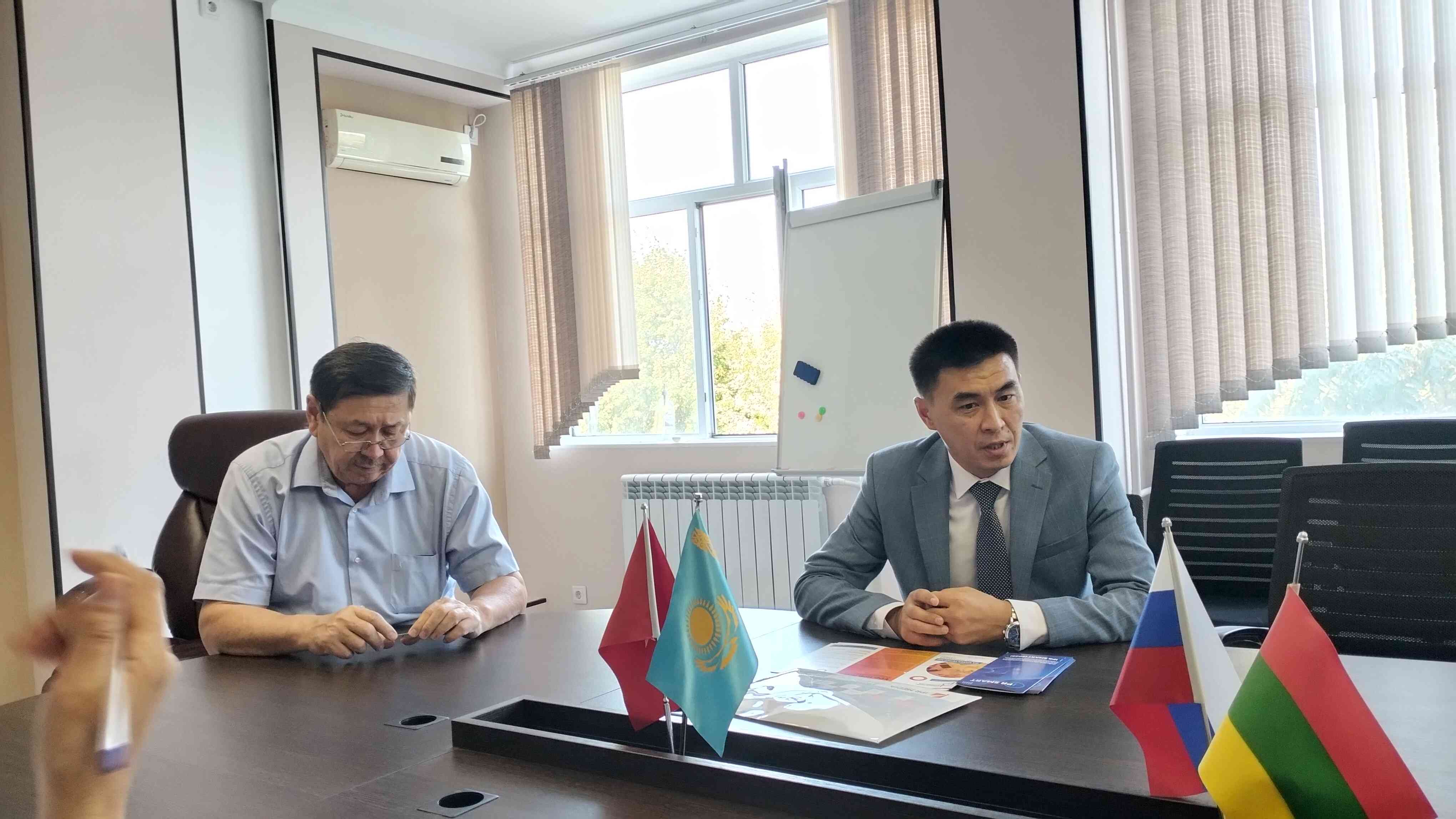 В ШУ прошла встреча с руководителем по региональному развитию ТОО «EDP Hub» в Казахстане