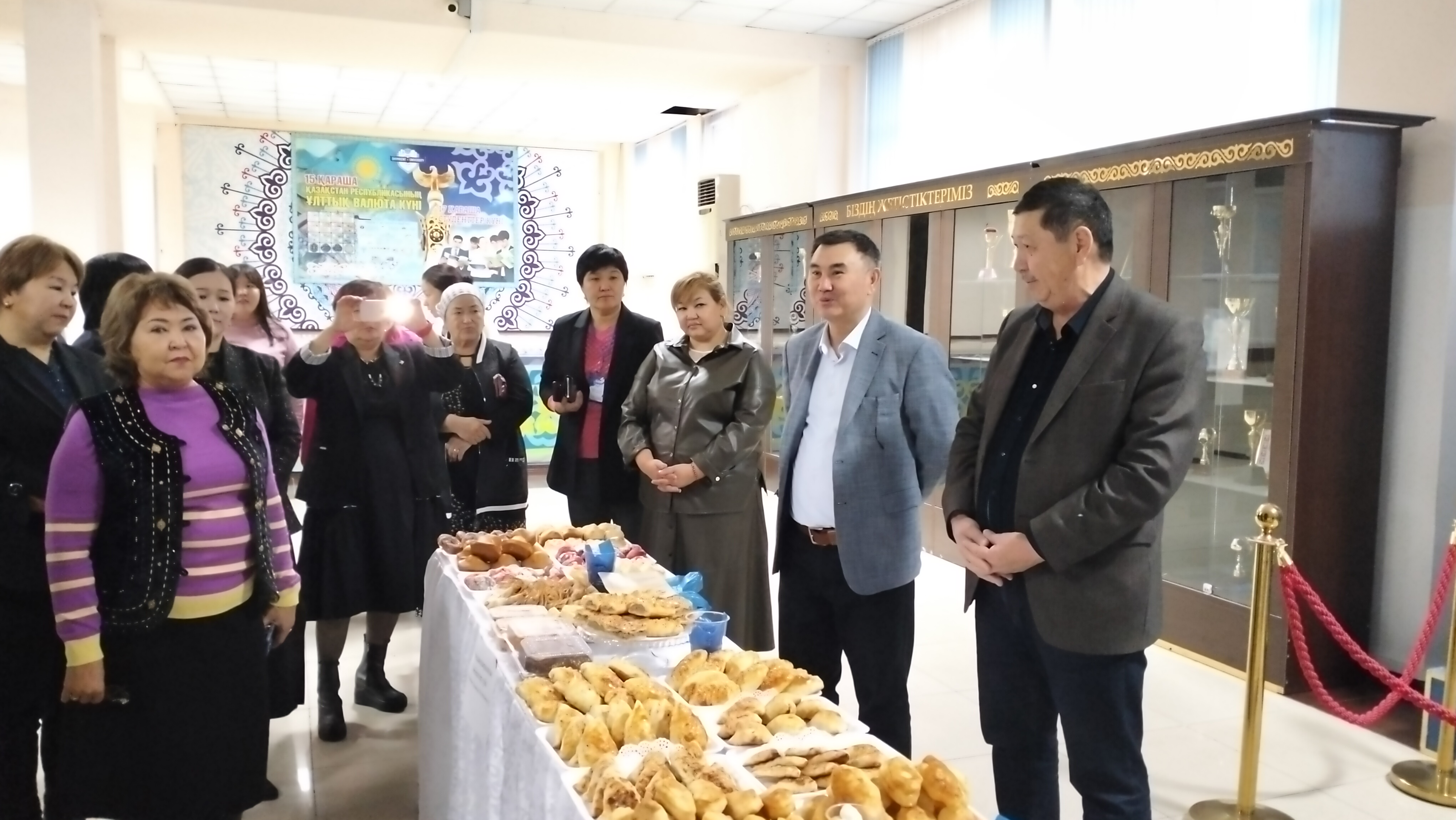 В Шымкентском университете прошла благотворительная ярмарка в поддержку воспитанников детдома