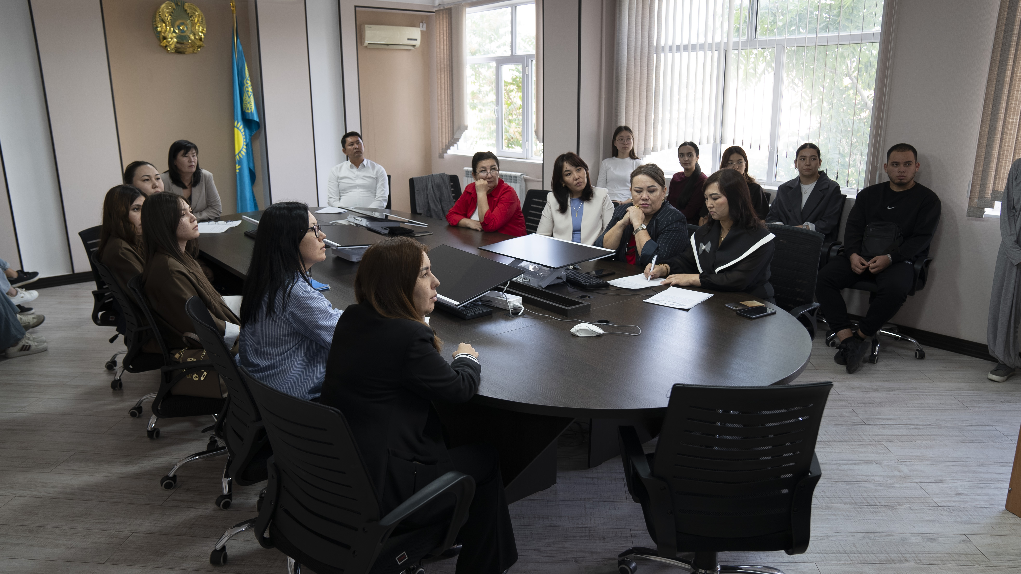 Әлемдік тілдерді меңгеру және ұлттық тілді сақтау мәселелері талқыланды
