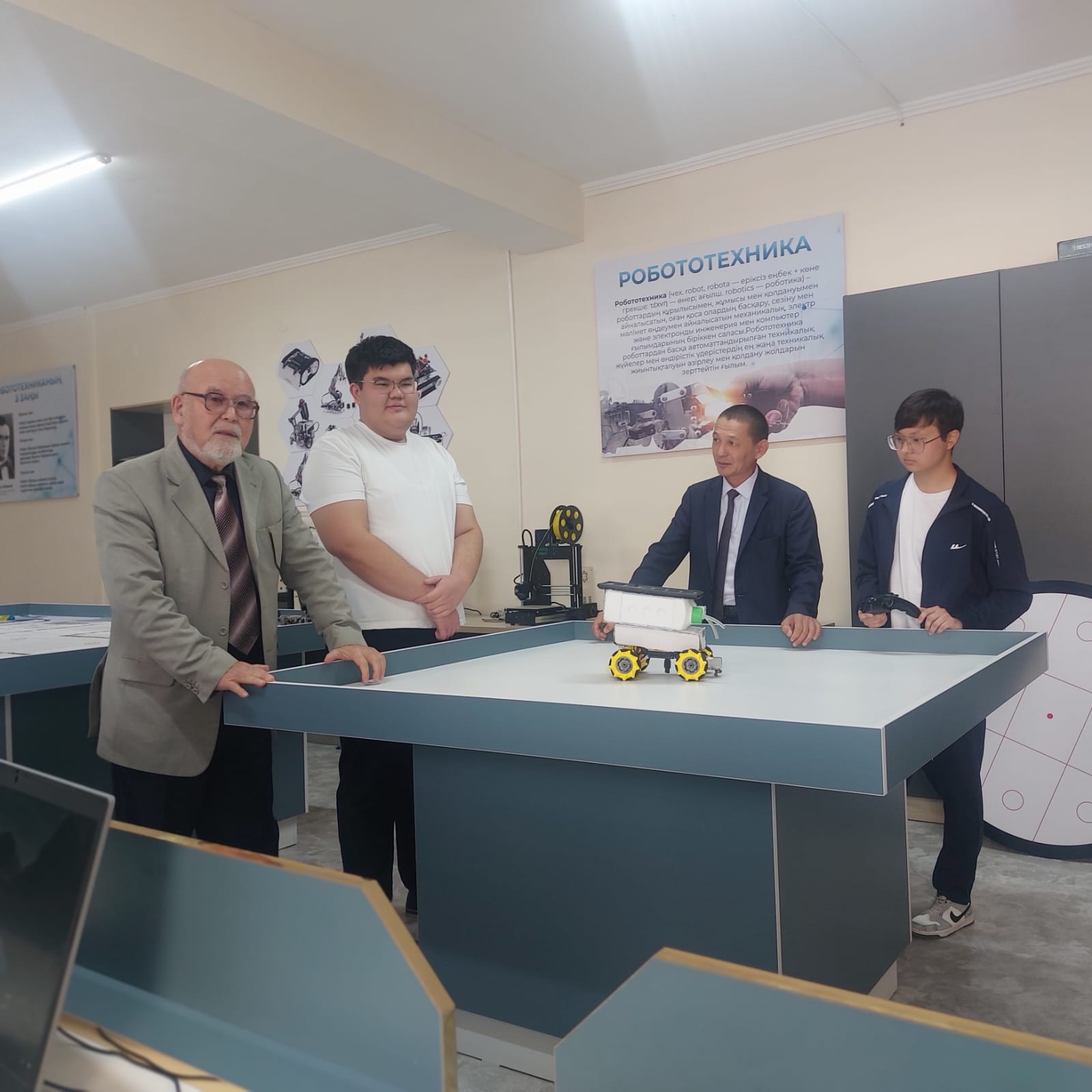 Математика және информатика кафедрасының «Жасанды интеллект негіздері» үйірмесінің отырысы өтті 