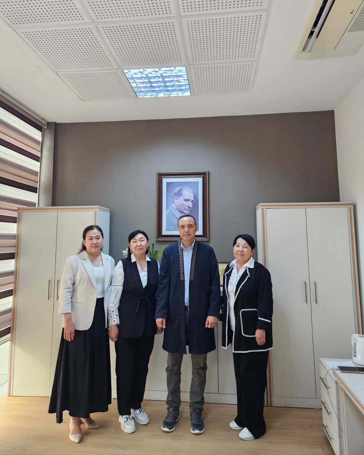 Шымкент университетінің оқытушысы Түркияның Акдениз университетінде дәріс оқуда