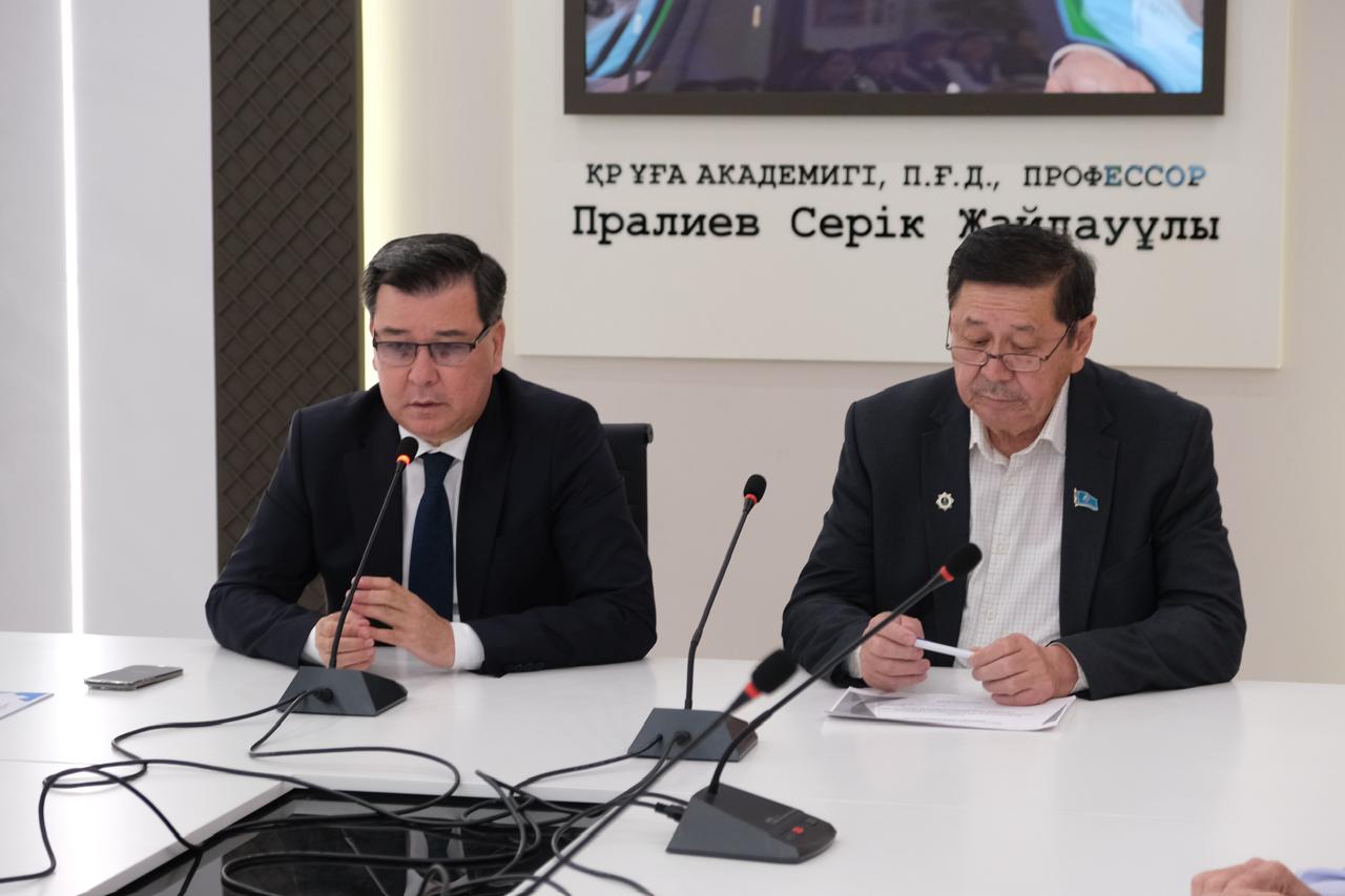 2026 жылғы 15 сәуір күні Шымкент университетінде Ғылым қызметкерлері күні аясында «Ғылыми жобаларды жүзеге асыру» тақырыбында ғылыми семинар өтті.